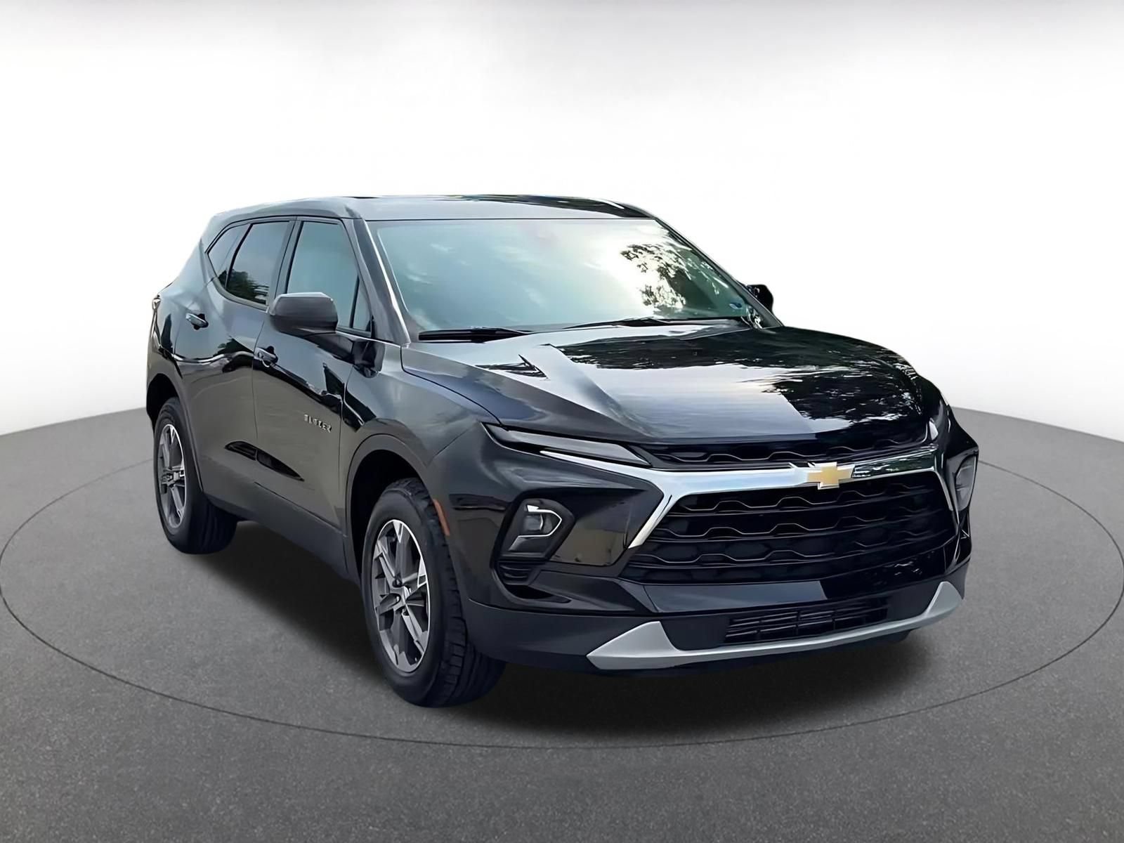 Used 2026 Chevrolet Blazer LT FWD image 3