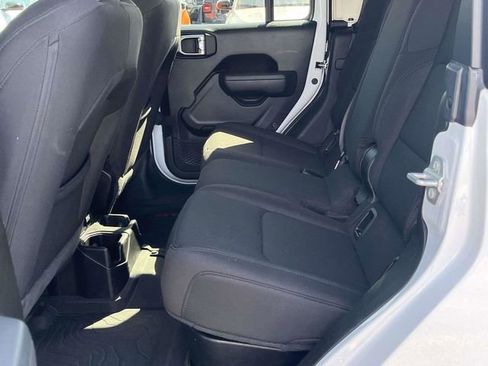 Used 2022 Jeep Gladiator Sport image 15