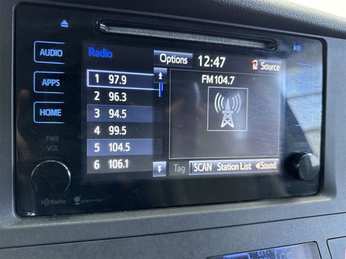 Used 2015 Toyota Sienna LE image 18