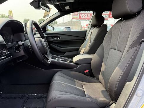 Used 2025 Honda Accord Sport image 8