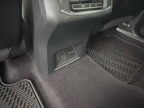 Used 2021 Volkswagen Atlas SE image 24