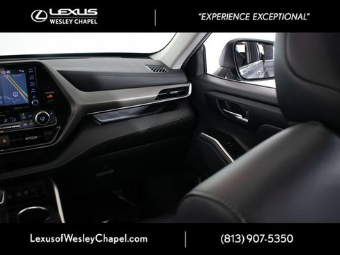 Used 2020 Toyota Highlander XLE FWD image 29