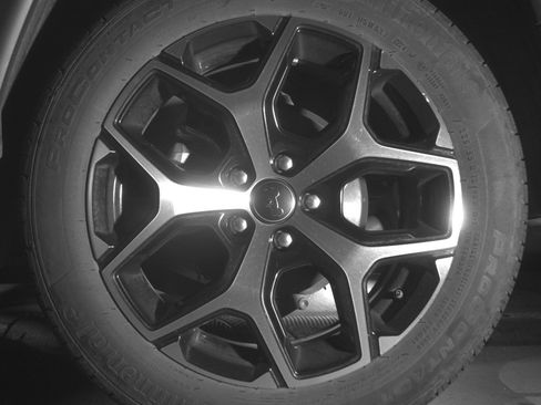 Used 2025 Jeep Compass Limited image 12