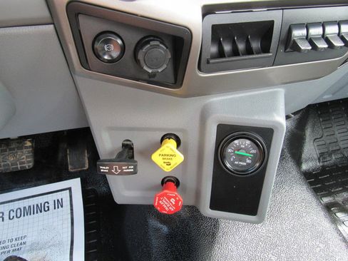 Used 2022 Ford F750 2WD Regular Cab Super Duty image 29
