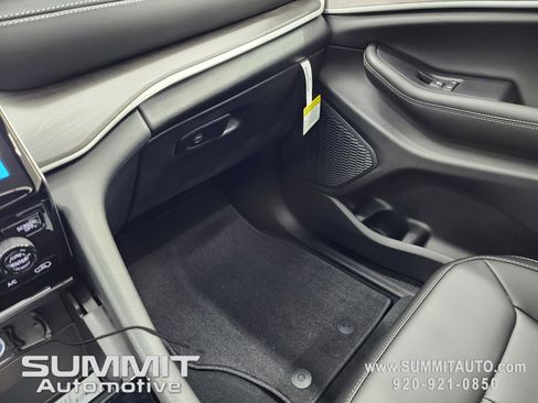 New 2025 Jeep Grand Cherokee L Limited w/ Black Appearance Package image 19