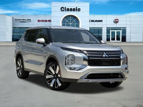 Used 2025 Mitsubishi Outlander SE FWD image 1
