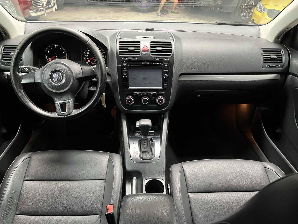 Used 2010 Volkswagen Jetta Limited Edition FWD image 11