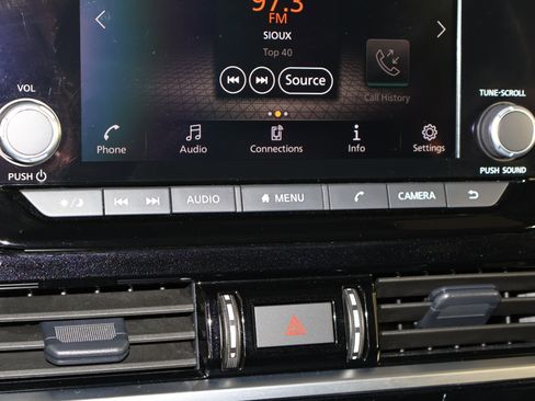 Used 2025 Nissan Pathfinder SV image 29