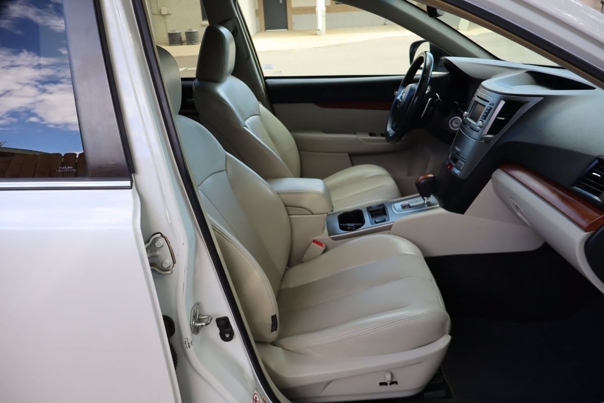 Used 2014 Subaru Outback 2.5i Limited w/ Moonroof Package AWD/4WD image 22