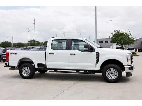 Used 2025 Ford F250 XL w/ FX4 Off-Road Package image 5