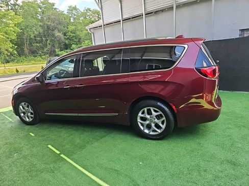 Used 2017 Chrysler Pacifica Touring-L Plus w/ Tire & Wheel Group FWD image 8