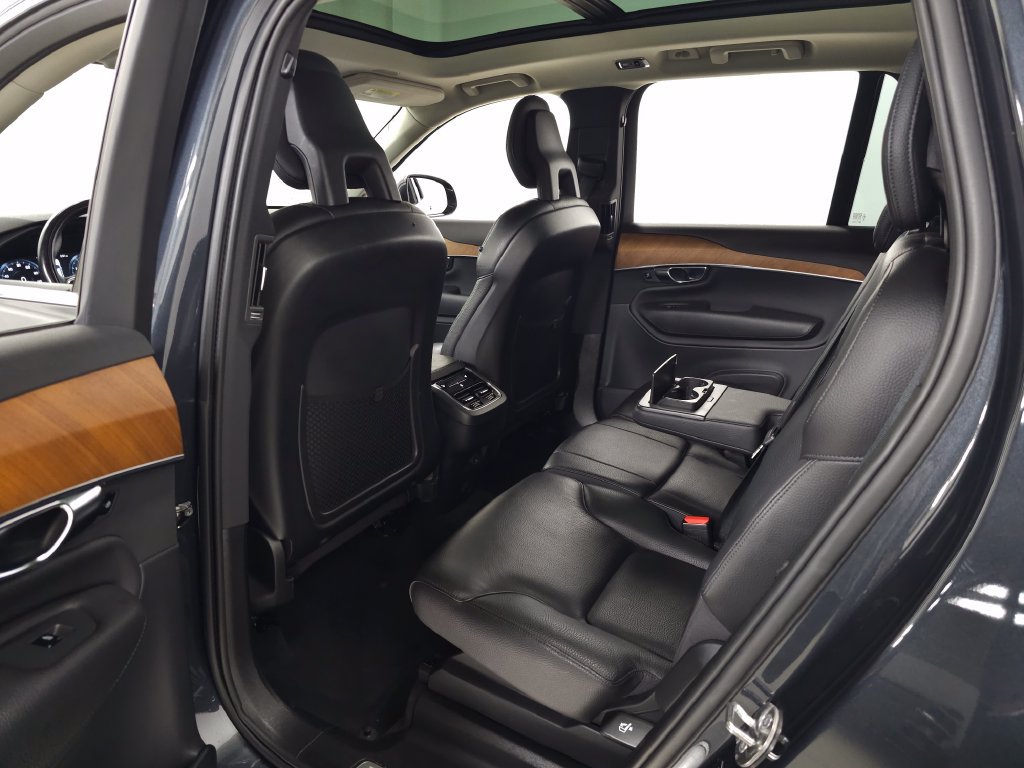 Used 2022 Volvo XC90 T6 Momentum w/ Climate Package AWD/4WD image 30