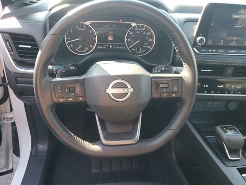 Used 2025 Nissan Rogue SV image 15