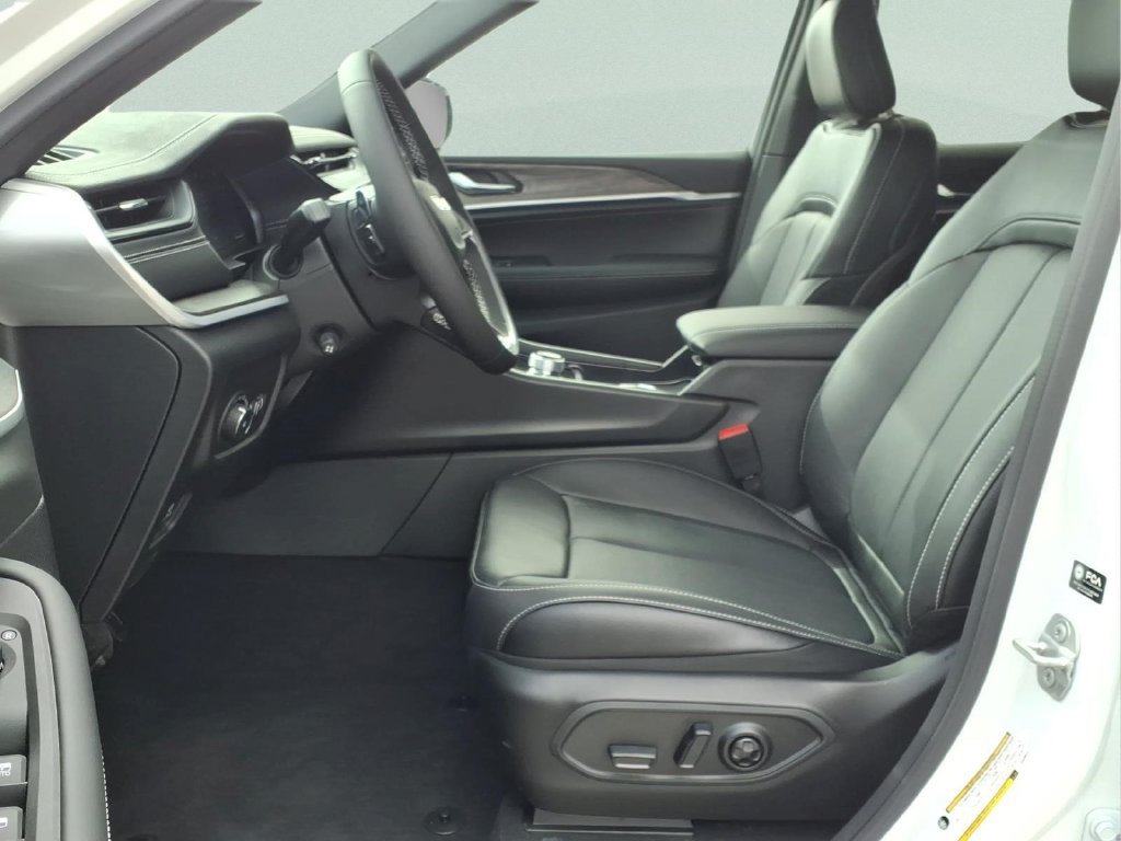 New 2027 Jeep Grand Cherokee Limited AWD/4WD image 10