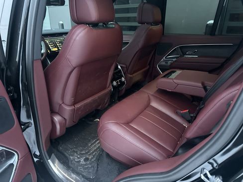 Used 2025 Land Rover Range Rover SE image 16