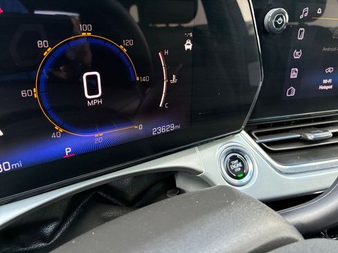 Used 2025 Chevrolet Trax LT image 39