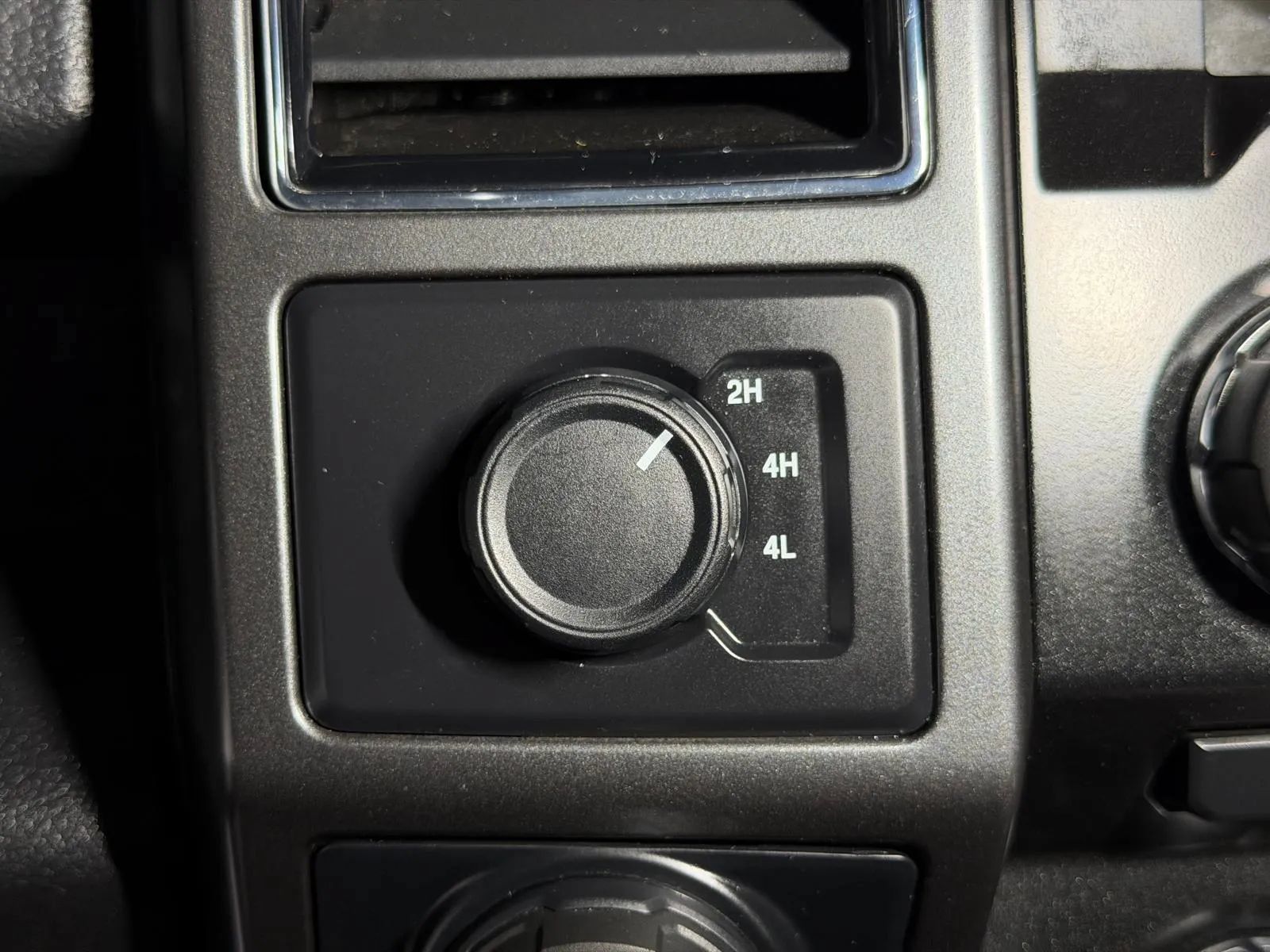 Used 2018 Ford F150 XLT w/ Equipment Group 302A Luxury AWD/4WD image 30