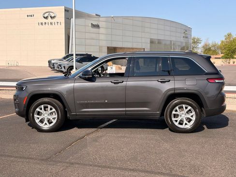 Used 2023 Jeep Grand Cherokee Limited AWD/4WD image 3