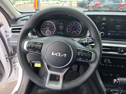 Used 2022 Kia K5 LXS FWD image 7