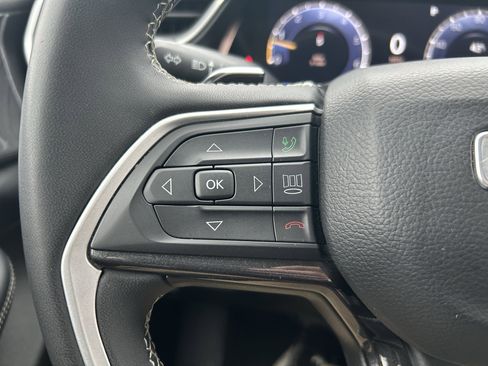 Used 2023 Jeep Grand Cherokee Laredo image 18