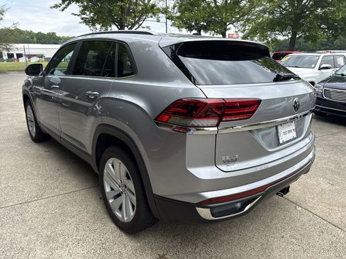 Used 2020 Volkswagen Atlas Cross Sport SE FWD image 5