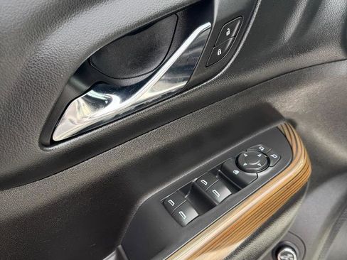 Used 2018 GMC Acadia SLE FWD image 18