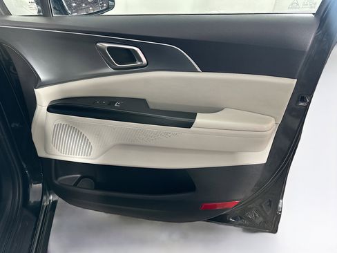 Used 2024 Kia Carnival LX image 33