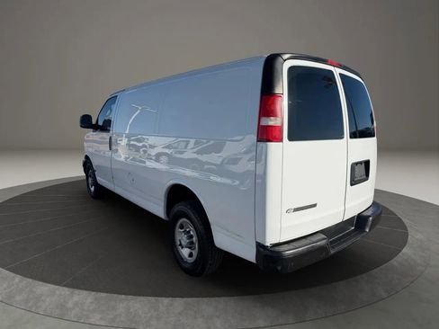 Used 2017 Chevrolet Express 2500 image 4