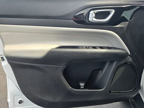 Used 2024 Jeep Compass Limited image 22