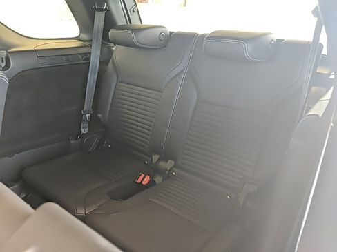 Used 2023 Land Rover Discovery HSE R-Dynamic image 16