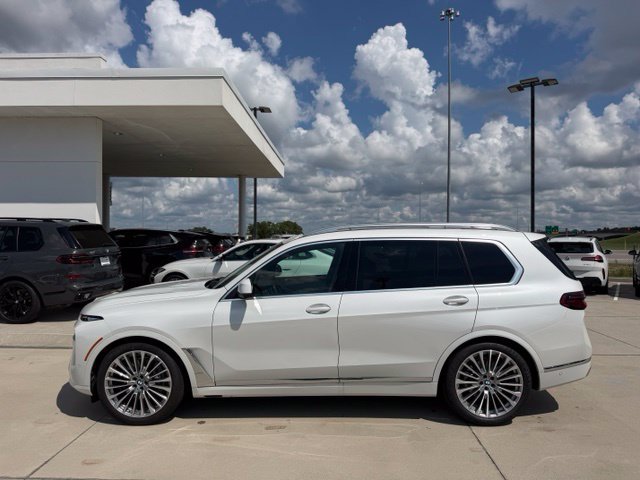 Used 2026 BMW X7 xDrive40i AWD/4WD image 9