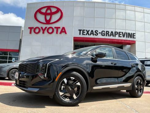 Used 2026 Kia Sportage LX FWD image 2