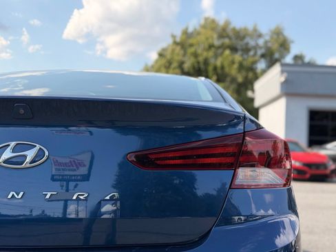 Used 2020 Hyundai Elantra SE FWD image 10