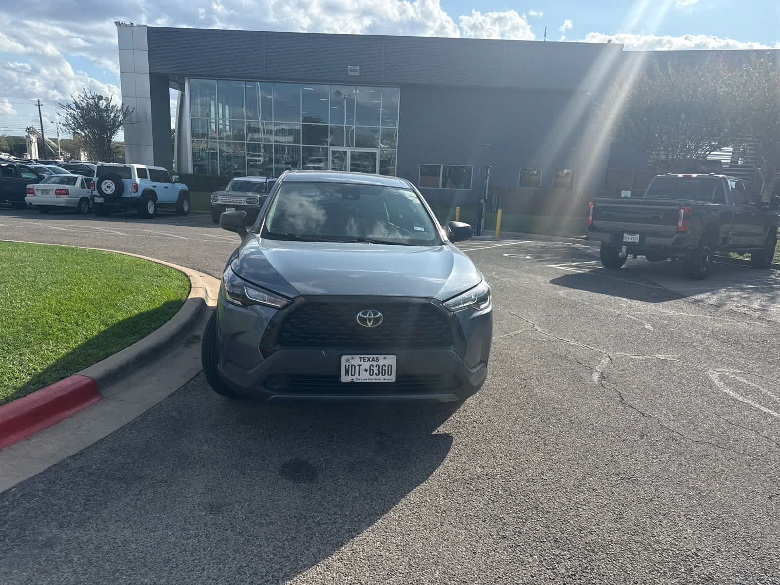 Used 2022 Toyota Corolla Cross L FWD image 2