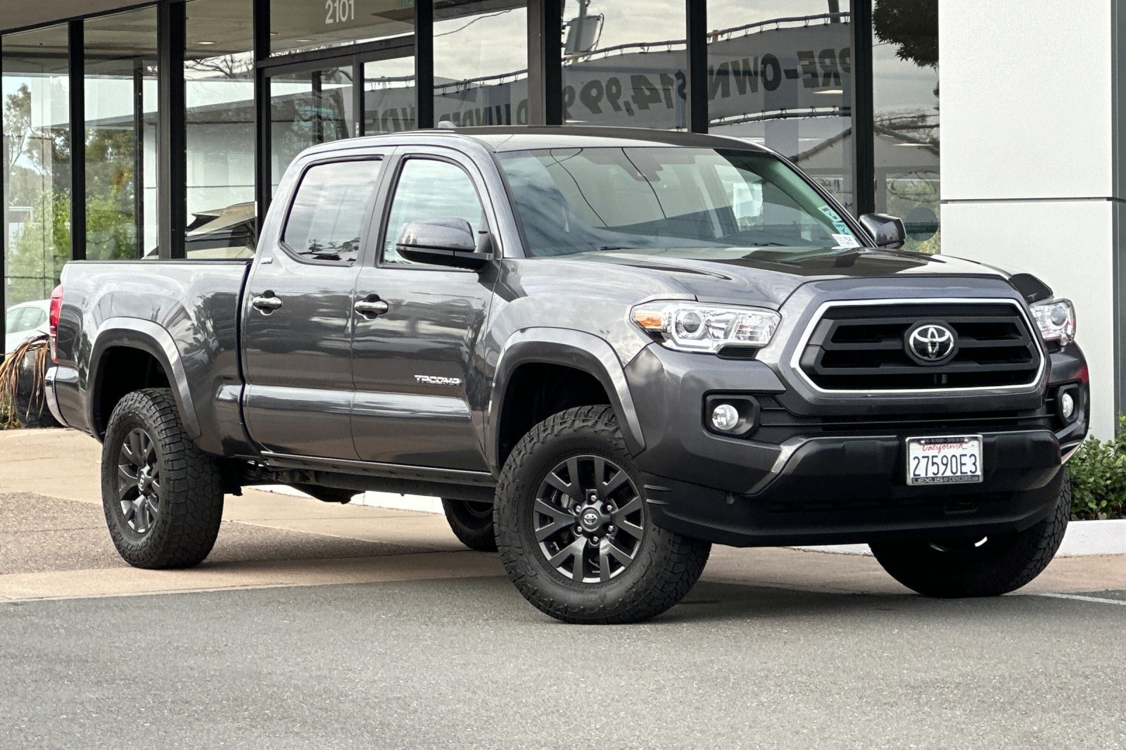 Used 2021 Toyota Tacoma SR5 AWD/4WD image 2