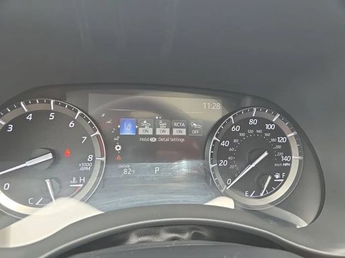 Used 2020 Toyota Highlander XLE AWD/4WD image 25