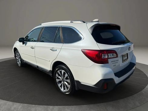 Used 2018 Subaru Outback 3.6R Touring AWD/4WD image 5
