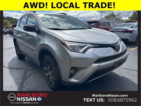 Used 2018 Toyota RAV4 SE image 1
