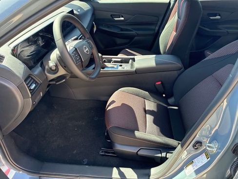 New 2026 Nissan Sentra SR w/ Floor Mat Package FWD image 9