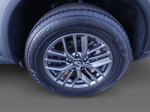 Used 2023 Nissan Rogue S image 8