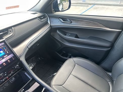 Used 2025 Jeep Grand Cherokee L Limited image 22