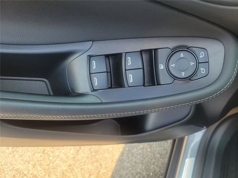Used 2023 Buick Encore GX Select w/ Safety Package II AWD/4WD image 17