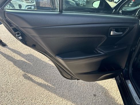 Used 2017 Toyota Camry XLE image 12