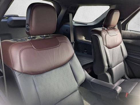 Used 2020 Ford Explorer Platinum w/ Premium Technology Package image 21