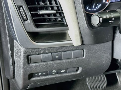 Used 2025 Nissan Rogue SV AWD/4WD image 17