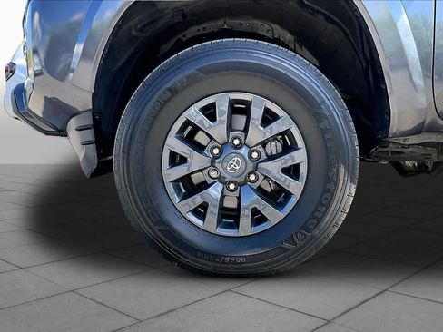 Used 2023 Toyota Tacoma SR5 AWD/4WD image 11