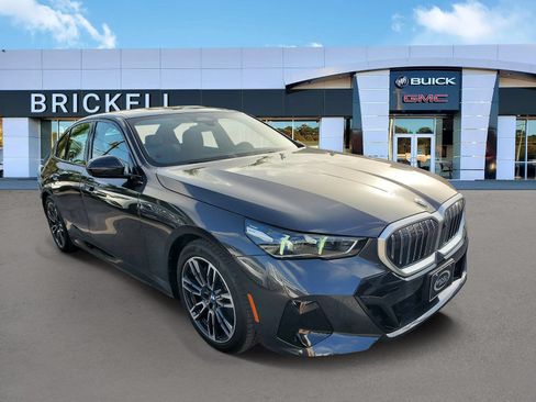 Used 2025 BMW 530i RWD image 2