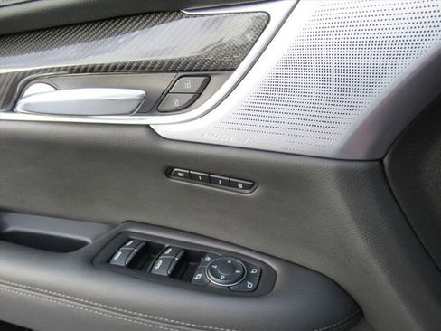 Certified 2024 Cadillac XT6 Sport w/ Technology Package image 22