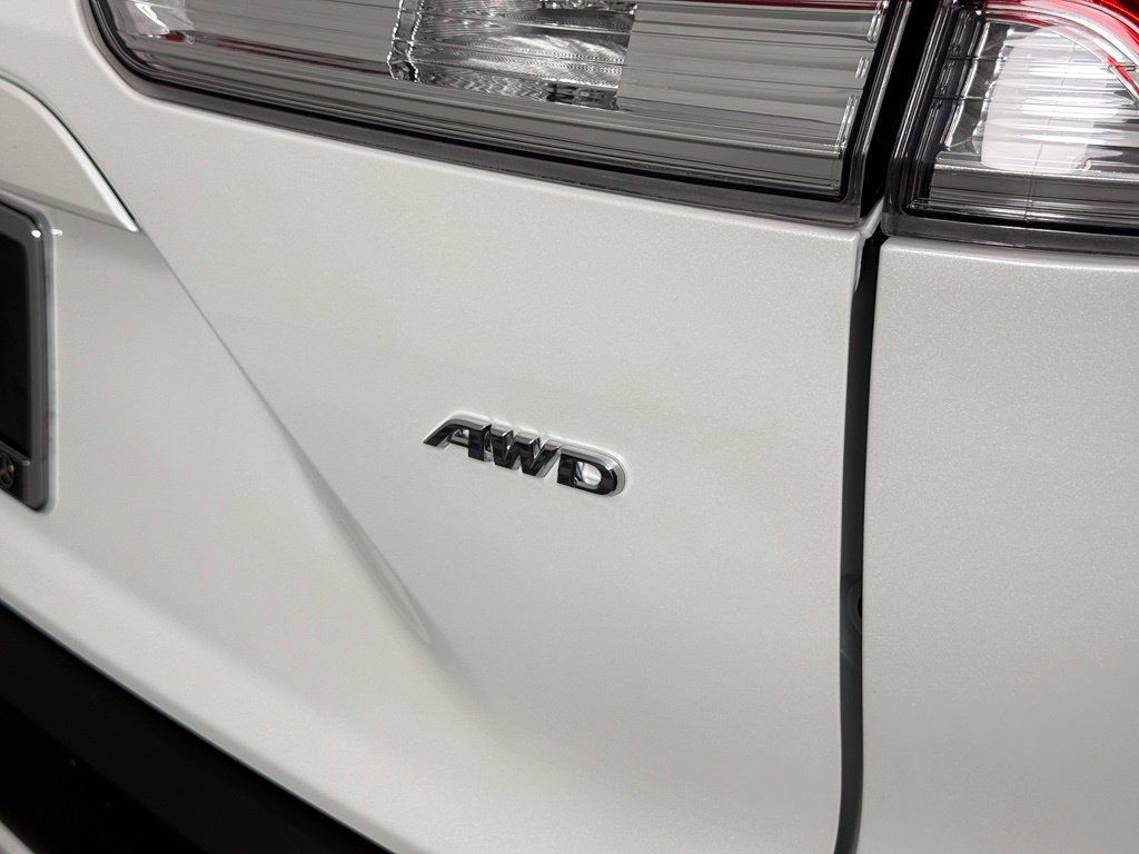 Used 2024 Toyota Corolla Cross L AWD/4WD image 11