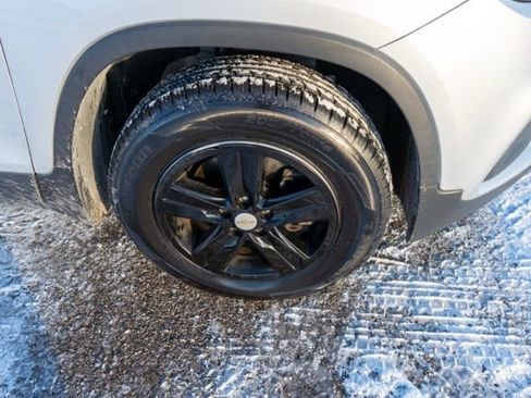 Used 2020 Chevrolet Trax LT w/ LT Convenience Package image 10